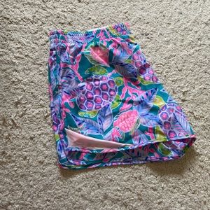 Lilly Pulitzer Luxletic Ocean Trail Shorts 4”  - Size Small - Turtle Wave Print